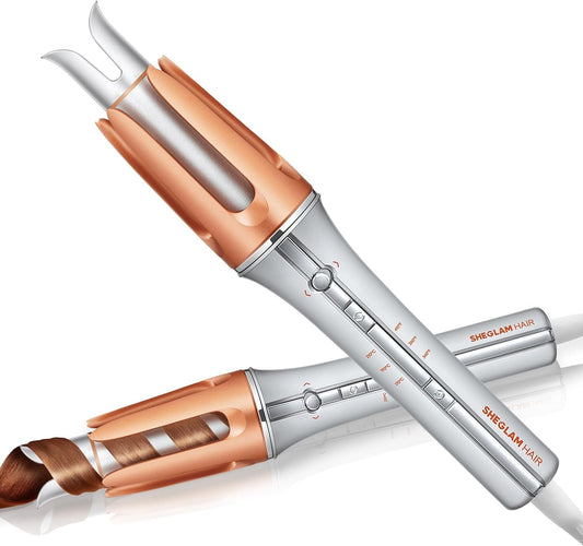 Automatic curling iron with hair sectioned, ready to style.
مكواة تجعيد شعر أوتوماتيكية مع خصلة شعر جاهزة للتصفيف.
