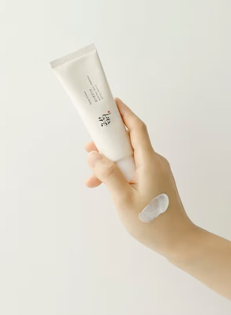 Hydrating probiotic rice sunscreen suitable for sensitive skin.