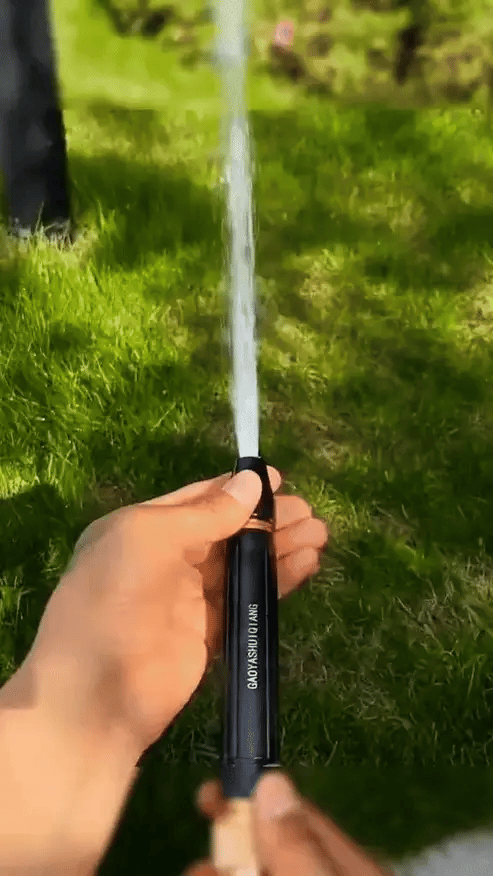 High-pressure garden hose nozzle for watering and cleaning
