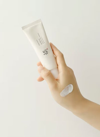Hydrating probiotic rice sunscreen suitable for sensitive skin.